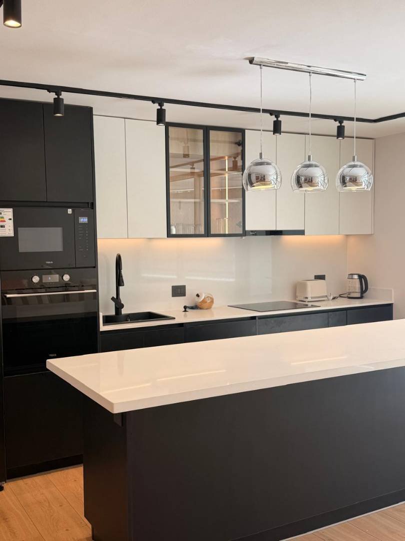 Luz, diseño y ubicación: departamento remodelado listo para vivir